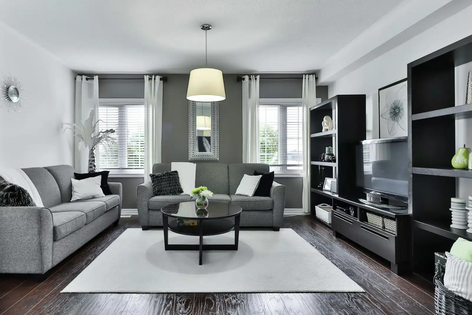salon gris blanc et noir