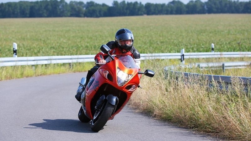 Printemps à deux roues les tendances de l'équipement moto pour une saison inoubliable