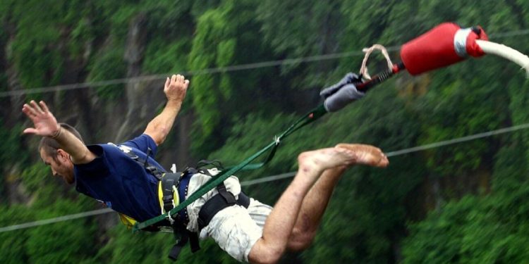 La pratique du saut à l'élastique