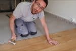 Toutes les étapes pour poser les dalles PVC soi-même